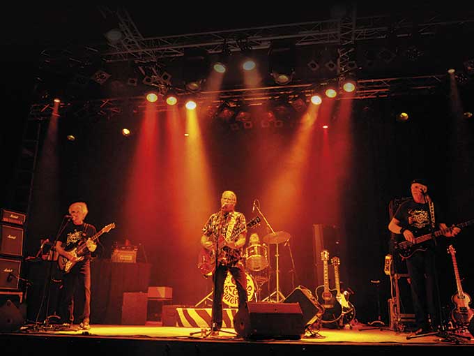 Les Sauterelles in Action